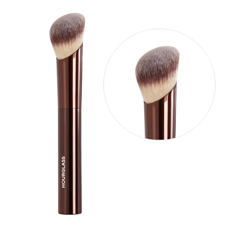 Hourglass Ambient Soft Glow Foundation Brush